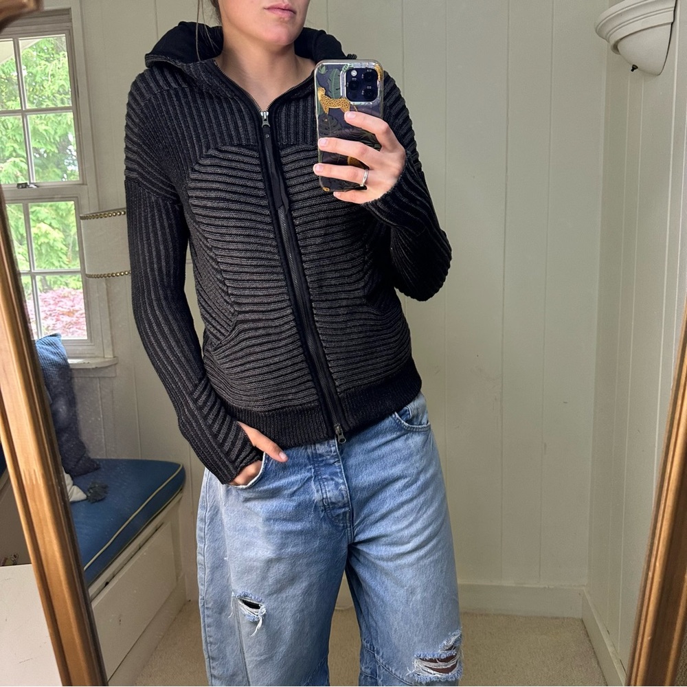 Lululemon Zip-up sweater